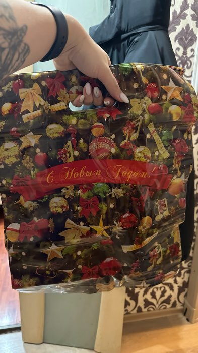 Фотография покупателя товара Пакет подарочный новогодний «Вечеринка», полиэтиленовый с вырубной ручкой, 38×47 см - Фото 7