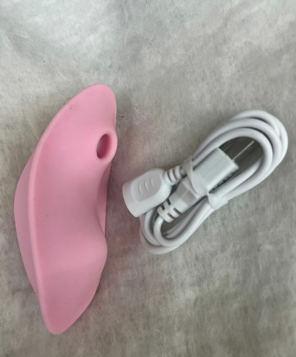 Фотография покупателя товара Клиторальный вибратор в трусики, с вакуумно-волновым стимулятором, АРР, ЗУ USB, розовый - Фото 4