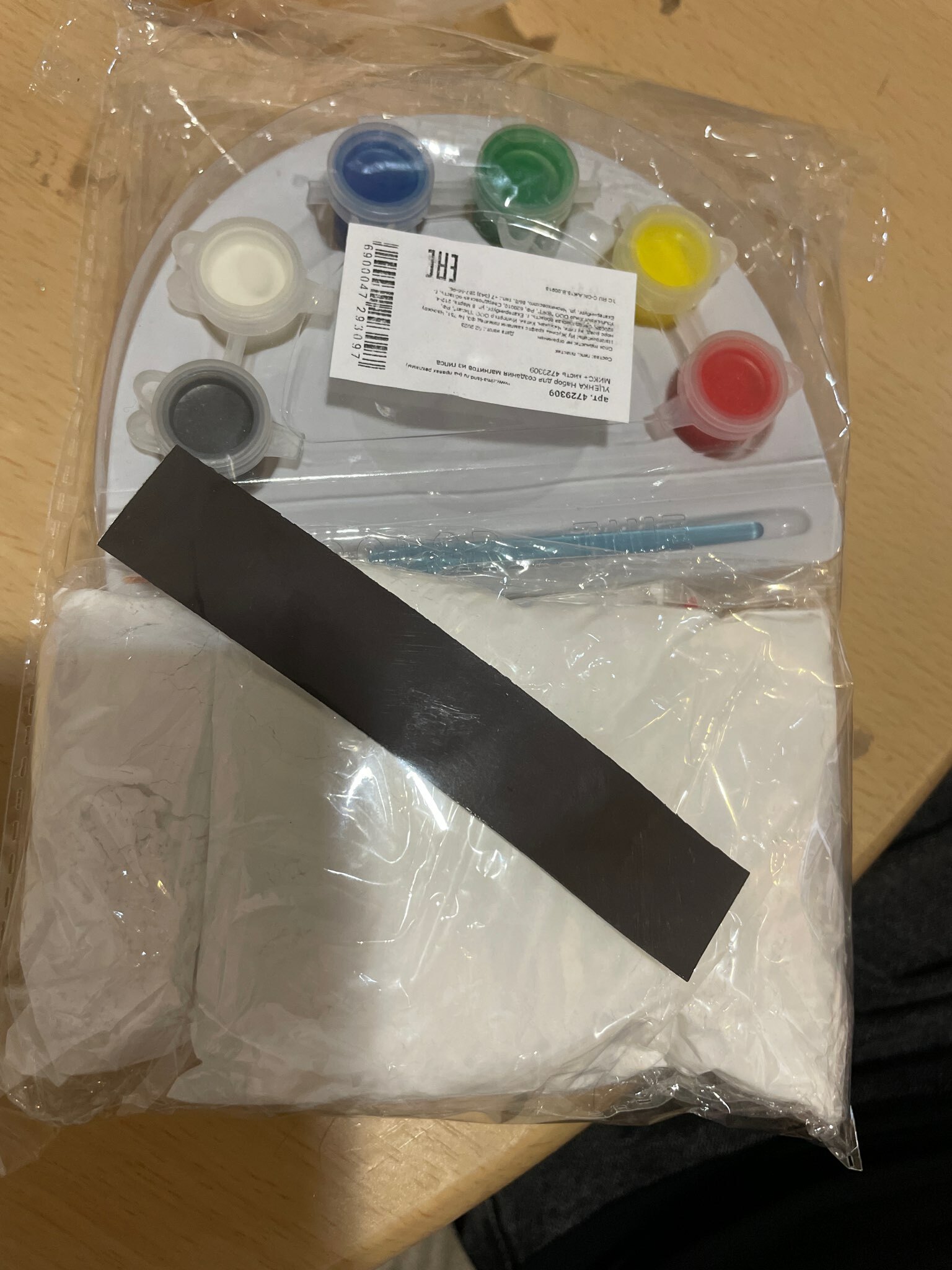 Фотография покупателя товара Набор для создания магнитов из гипса МИКС + кисть, уценка (без красок, в пакете)