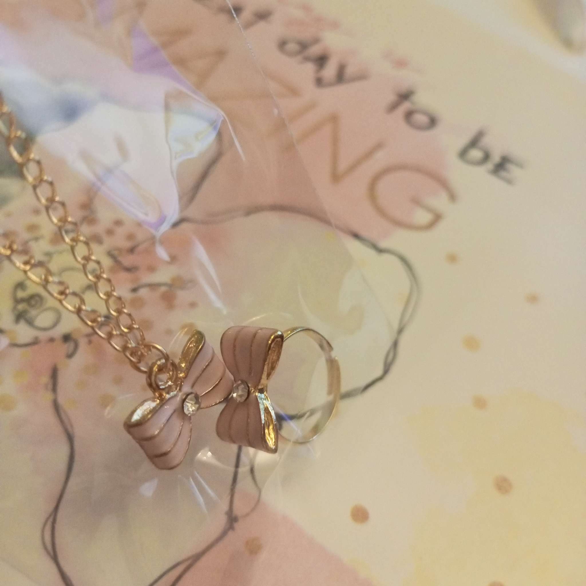 Фотография покупателя товара Набор детских украшений Выбражулька «Бантик», 2 предмета: кулон, кольцо, розовый - Фото 3