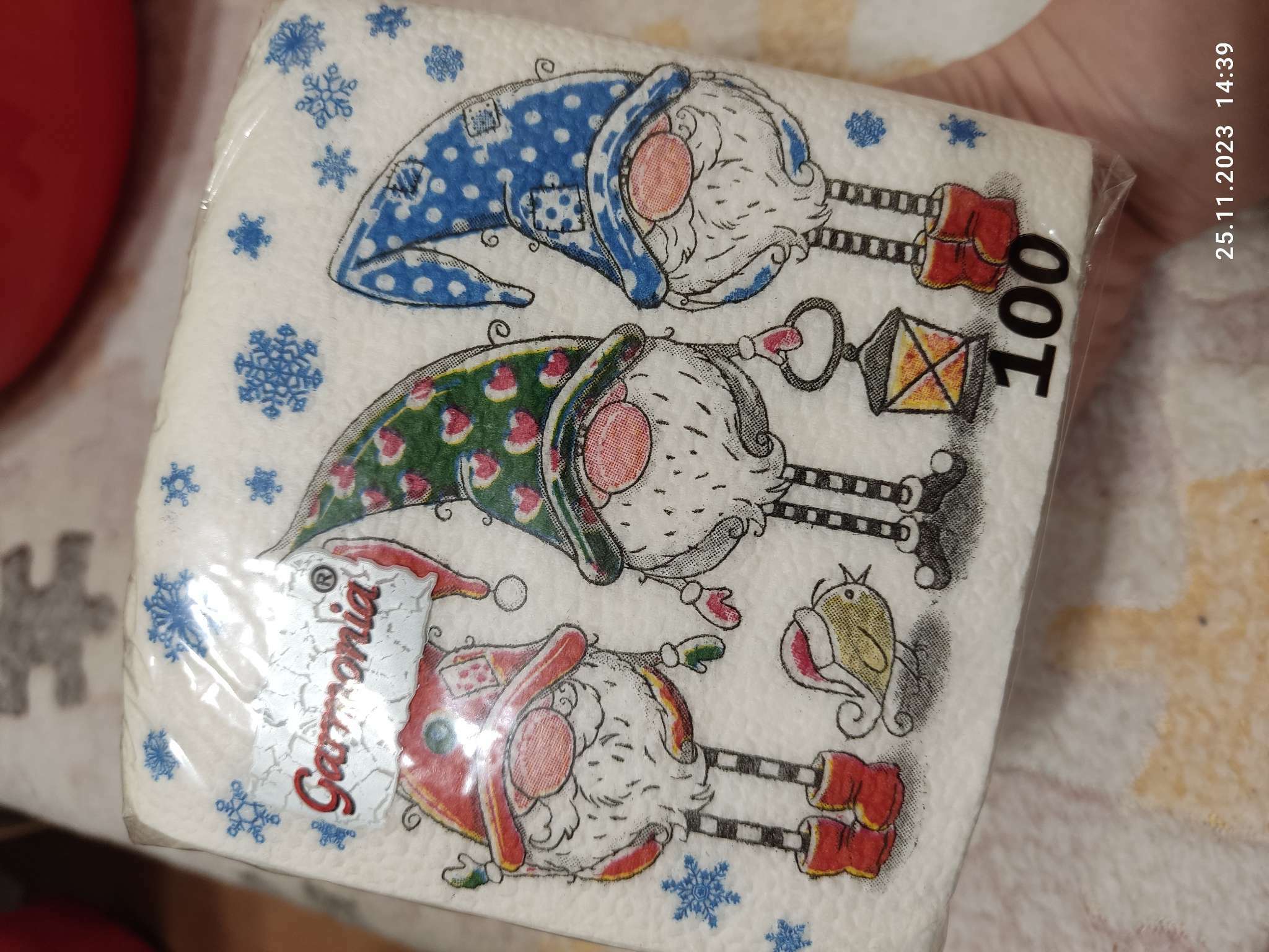 Фотография покупателя товара Салфетки новогодние бумажные «Сказочные гномы», 24×24 см, 100 шт. - Фото 4