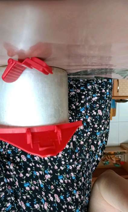 Фотография покупателя товара Дуршлаг-слив кухонный на прищепке Доляна, 12×18,5 см, цвет МИКС