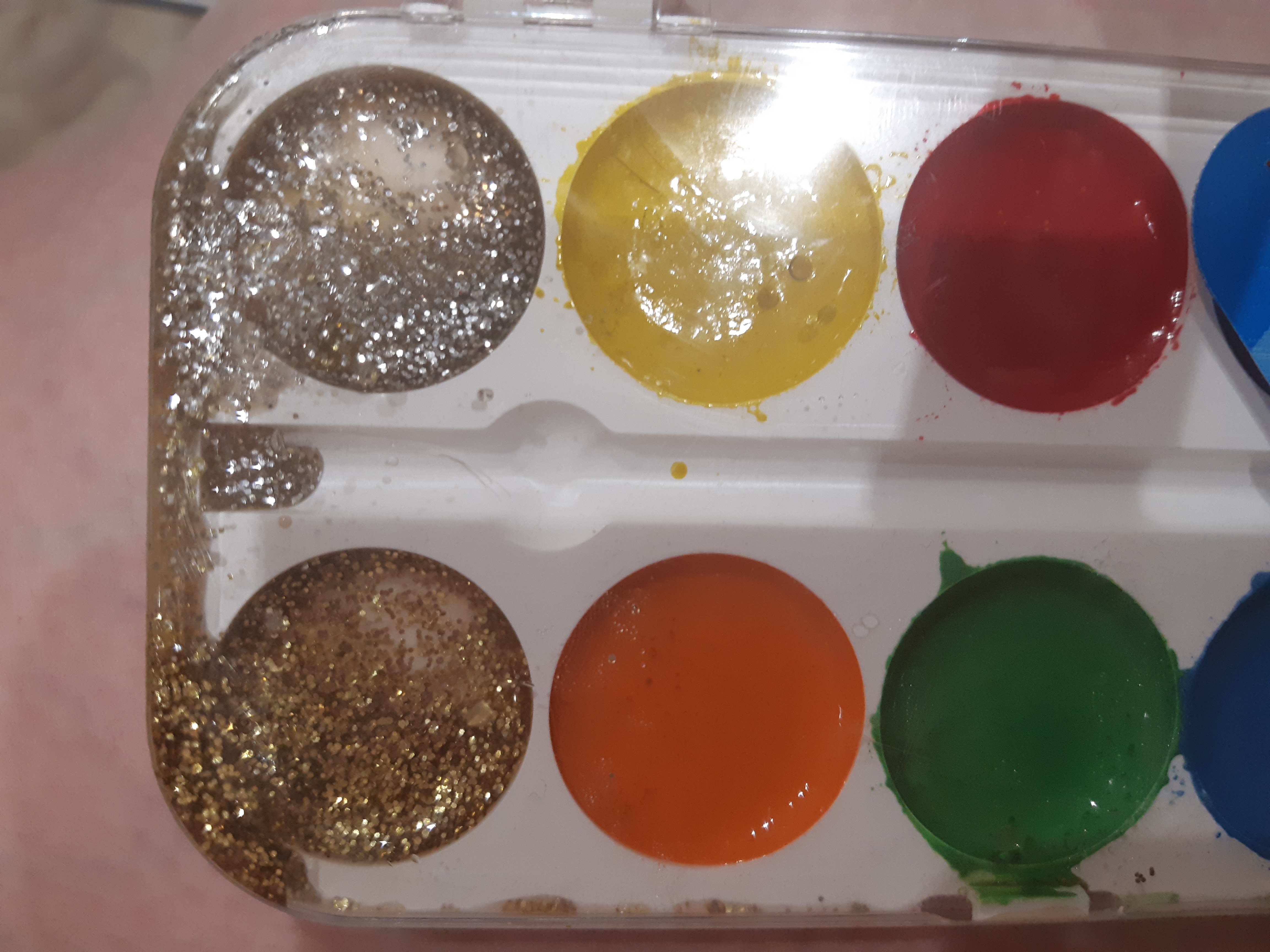 Фотография покупателя товара Акварель 8 цветов + 2 цвета с блёстками (золото, серебро), «Маша и Медведь», карамельная, без кисти - Фото 1