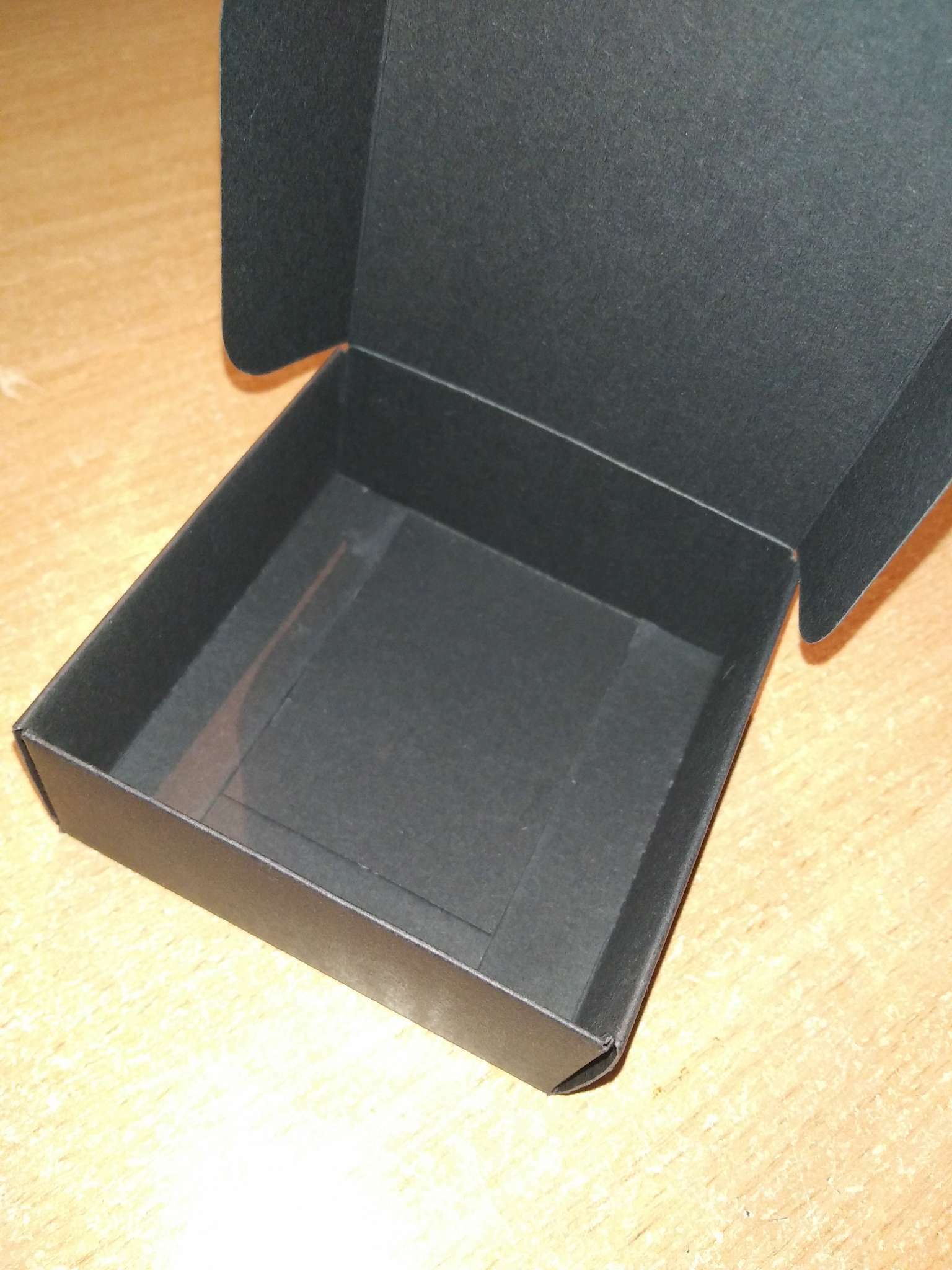 Фотография покупателя товара Коробка под бижутерию, упаковка, «Чёрная», 7.5 х 7.5 х 3 см - Фото 3