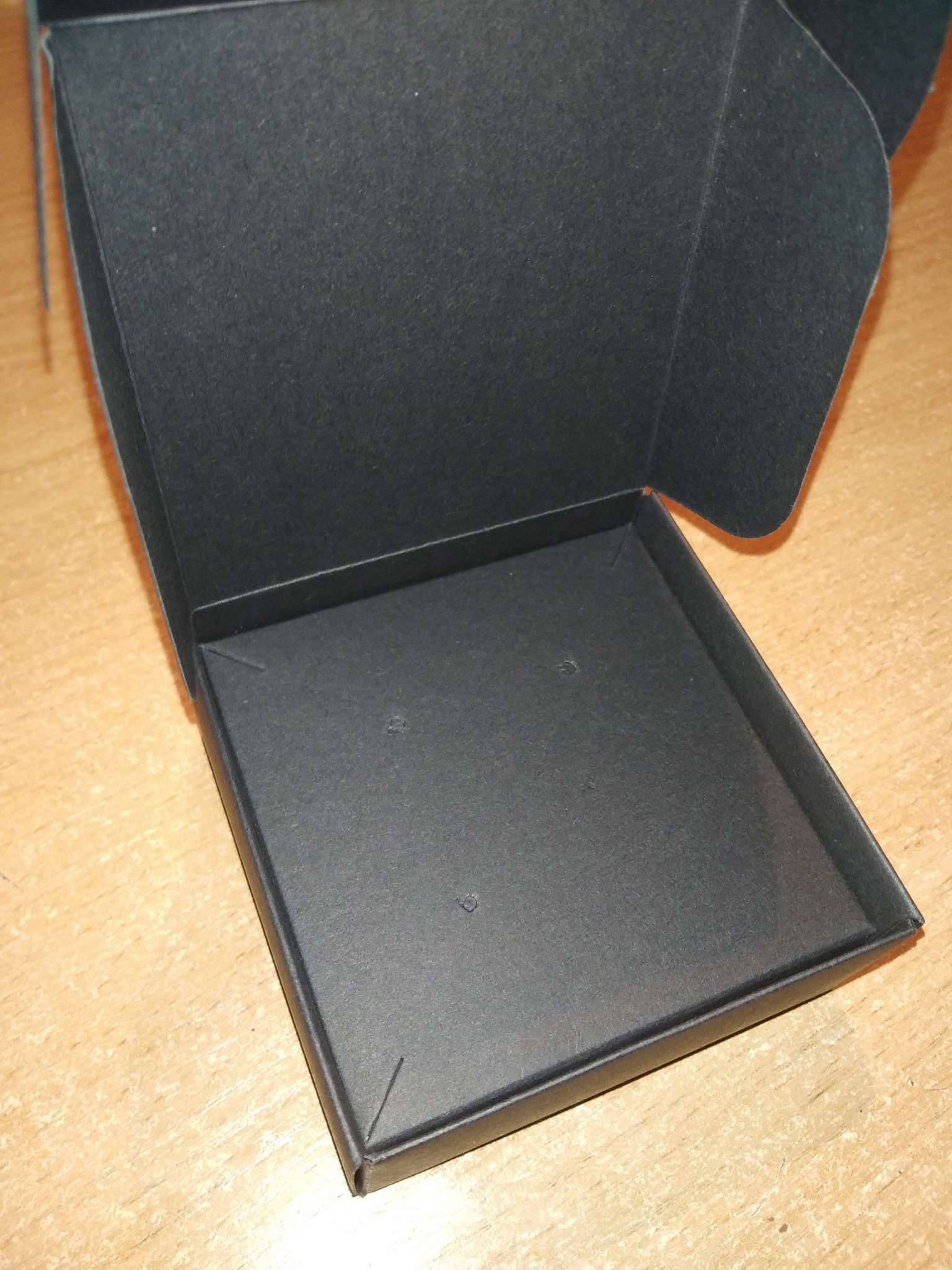 Фотография покупателя товара Коробка под бижутерию, упаковка, «Чёрная», 7.5 х 7.5 х 3 см - Фото 5