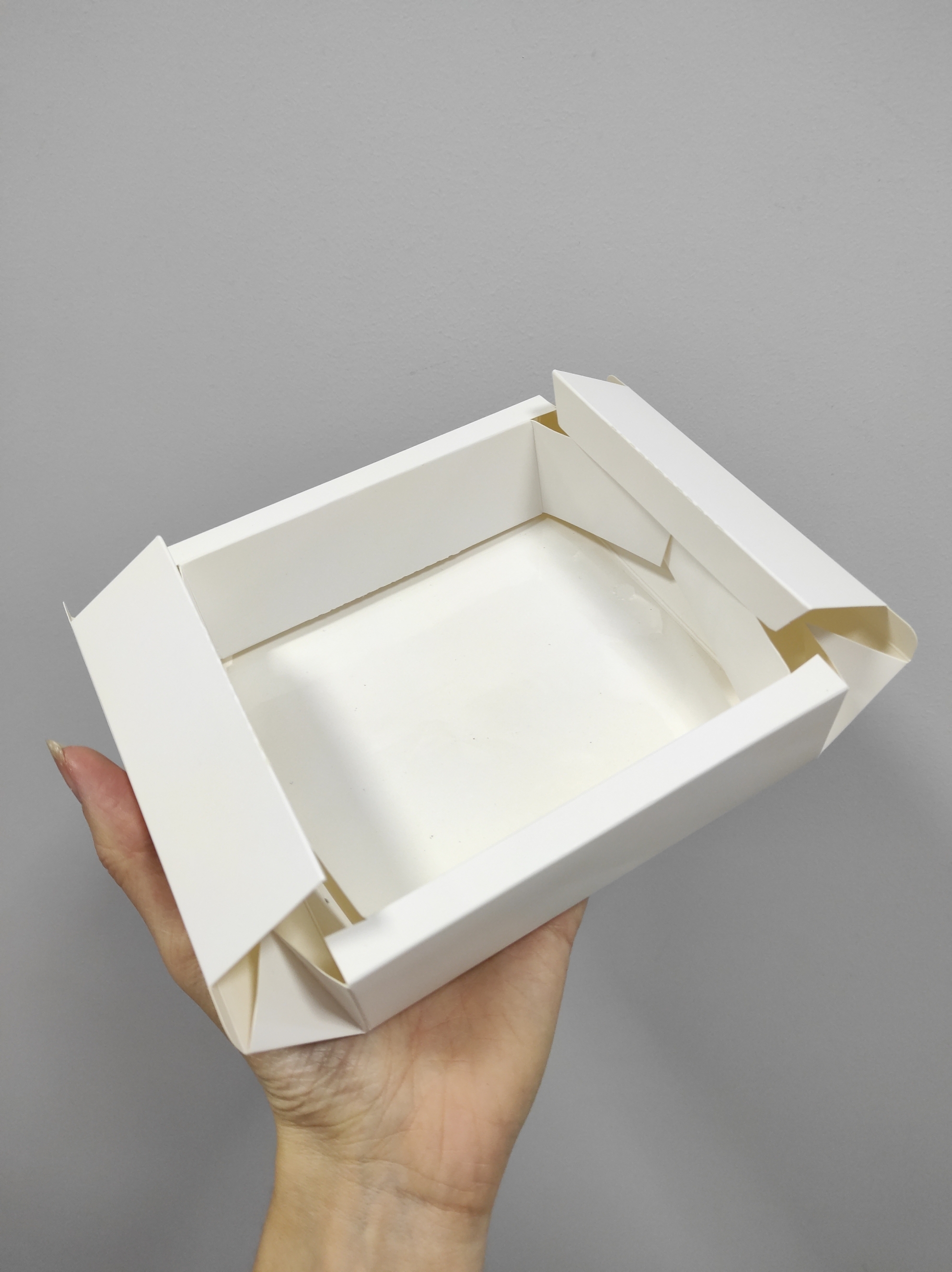 Фотография покупателя товара Коробка складная под 9 конфет, белая, 13,8 х 13,8 х 3,8 см - Фото 29