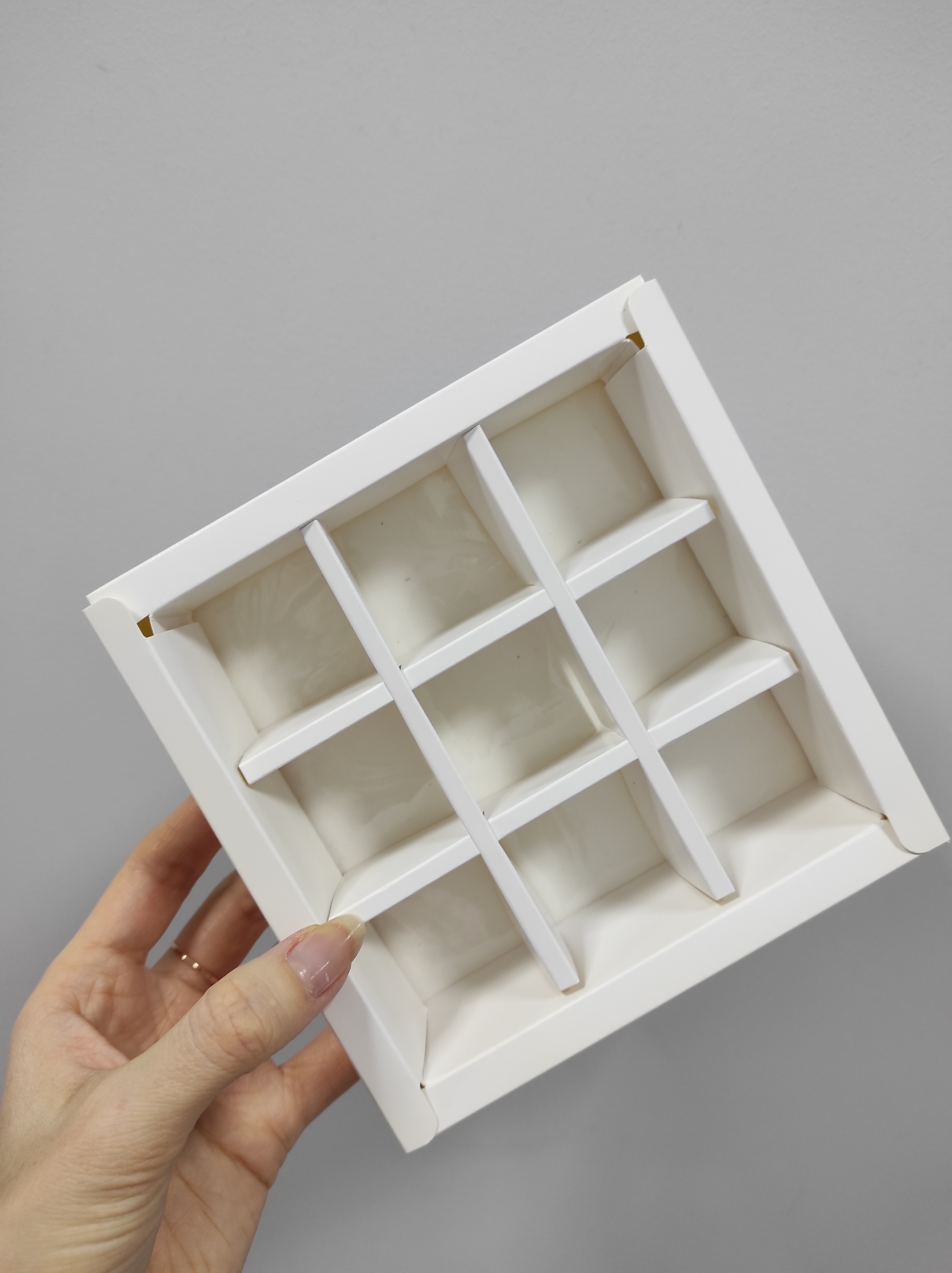 Фотография покупателя товара Коробка складная под 9 конфет, белая, 13,8 х 13,8 х 3,8 см - Фото 28