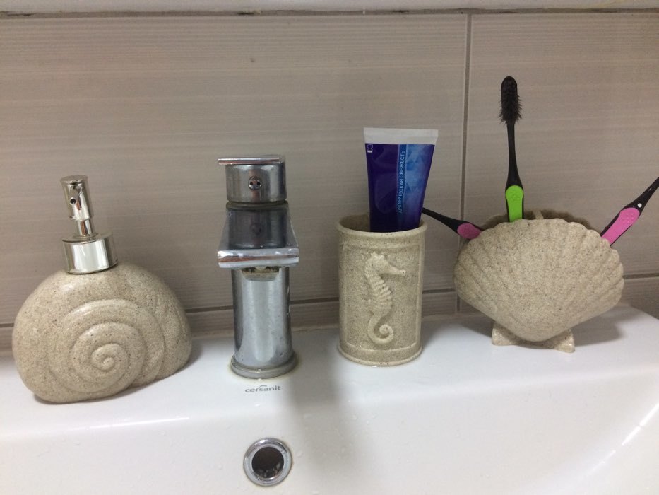 Фотография покупателя товара Набор аксессуаров для ванной комнаты «Побережье», 4 предмета (дозатор 250 мл, мыльница, 2 стакана), цвет бежевый