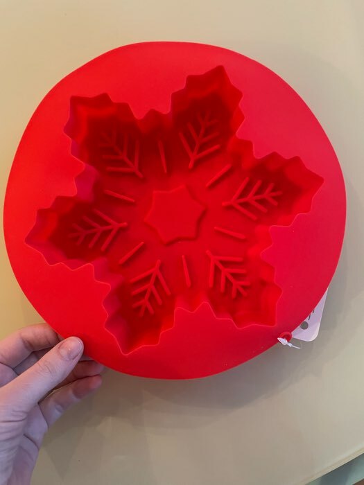 Фотография покупателя товара Форма силиконовая для выпечки Доляна «Снежинка», 22,5×3,5 см, цвет красный