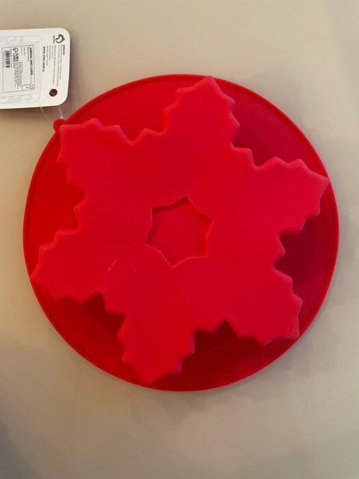 Фотография покупателя товара Форма силиконовая для выпечки Доляна «Снежинка», 22,5×3,5 см, цвет красный - Фото 3