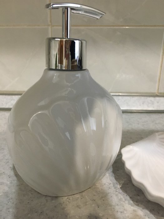 Фотография покупателя товара Набор аксессуаров для ванной комнаты «Ариэль», 2 предмета (дозатор 480 мл, мыльница), цвет белый - Фото 3