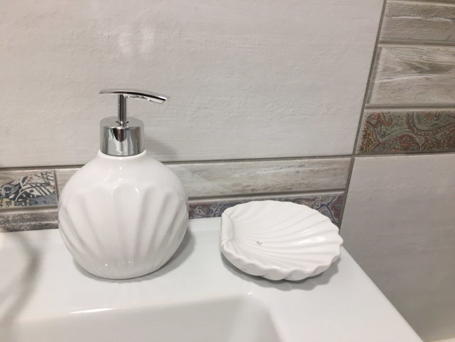 Фотография покупателя товара Набор аксессуаров для ванной комнаты «Ариэль», 2 предмета (дозатор 480 мл, мыльница), цвет белый - Фото 5