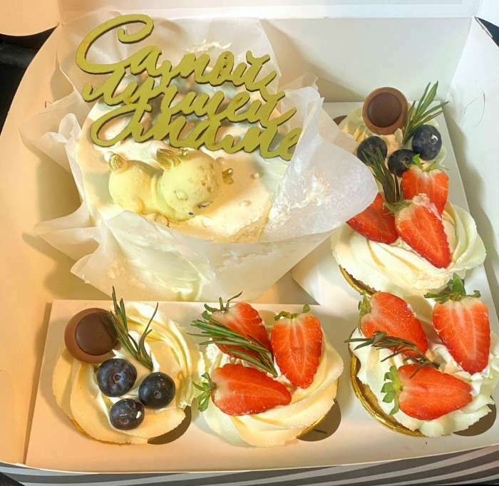 Фотография покупателя товара Коробка для капкейков и бенто-торта, кондитерская упаковка «Present», 25 х 25 х 10 см