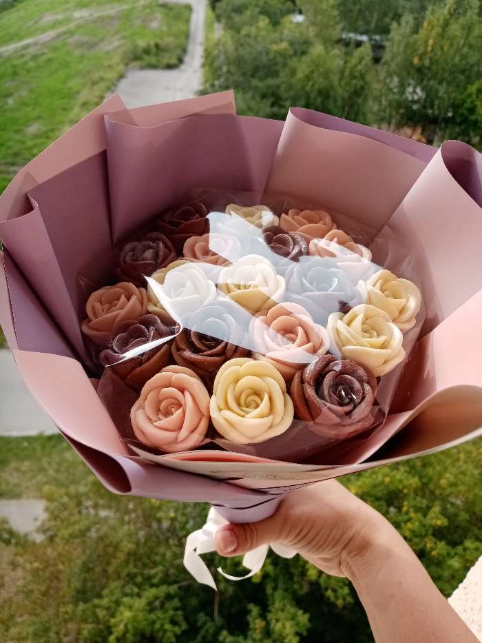 Фотография покупателя товара Пленка матовая для цветов, двухсторонняя, "Зефир", лаванда - чайная роза, 57 см х 10 м - Фото 2