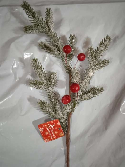 Фотография покупателя товара Декор "Зимние мечты" ягоды на снежной ели, 50 см - Фото 38