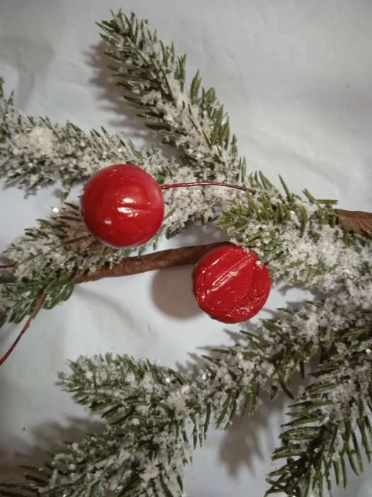 Фотография покупателя товара Декор "Зимние мечты" ягоды на снежной ели, 50 см - Фото 36