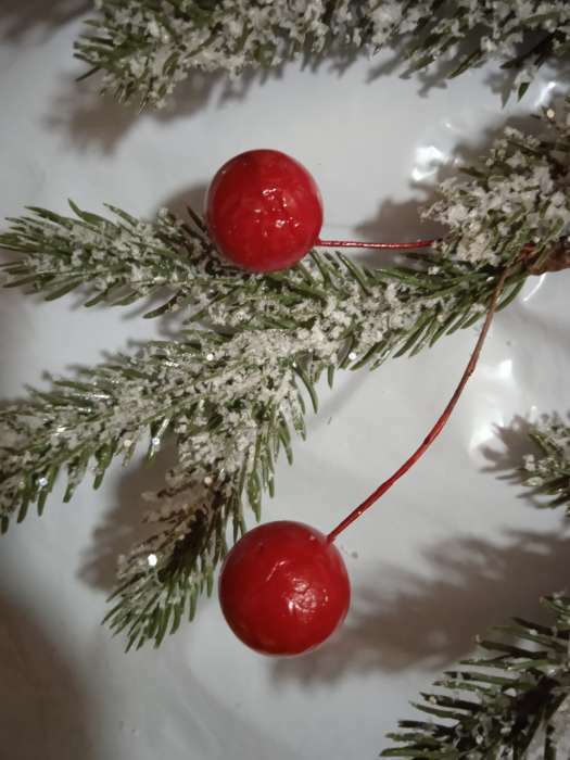 Фотография покупателя товара Декор "Зимние мечты" ягоды на снежной ели, 50 см - Фото 35