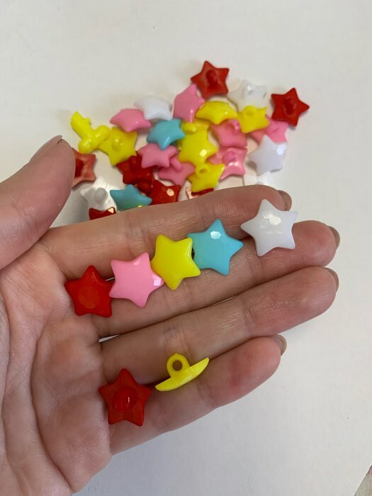 Фотография покупателя товара Пуговицы пластик для творчества на ножке "Цветные звёздочки" набор 40 шт 1,5х1,5 см - Фото 7