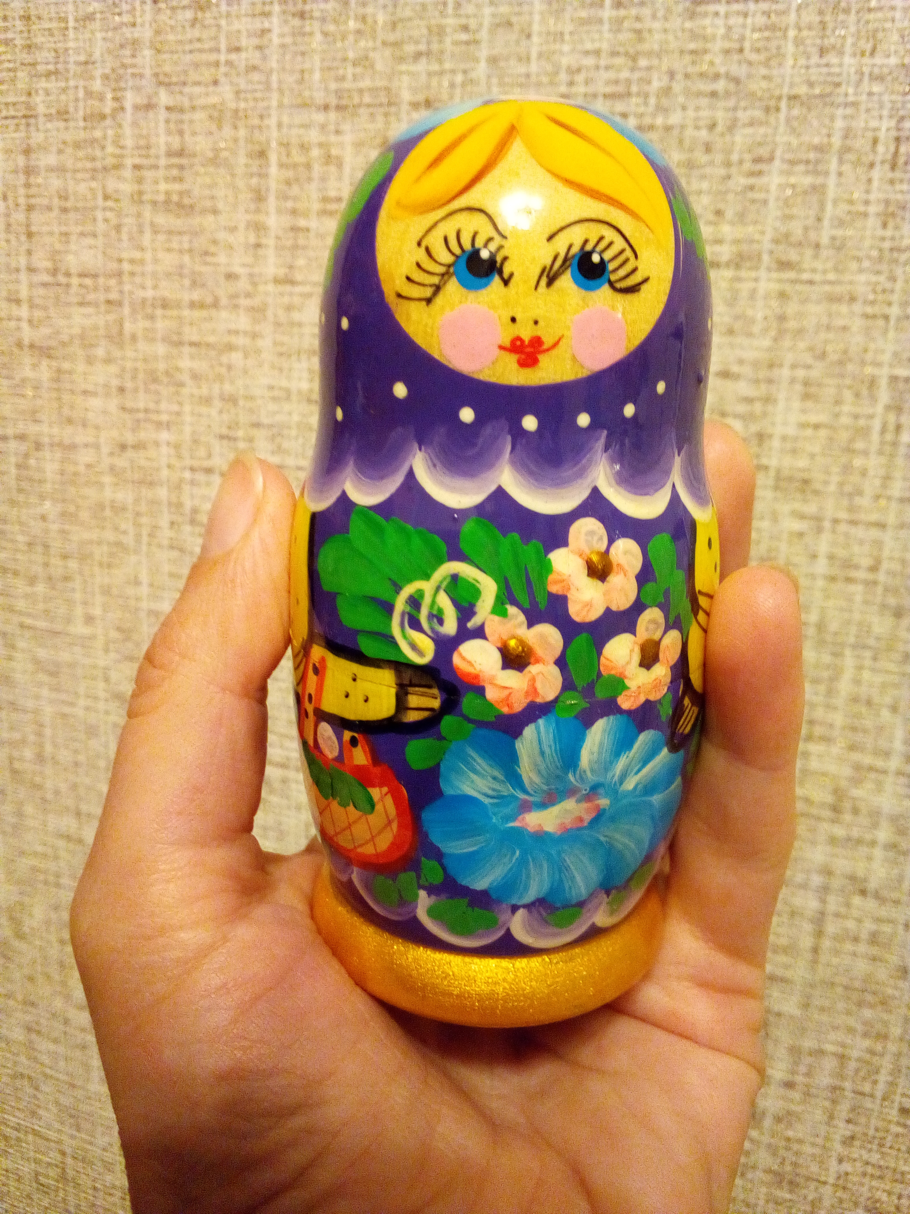 Фотография покупателя товара Матрёшка «Корзинка», фиолетовый платок, 5 кукольная, 10,5 см - Фото 1