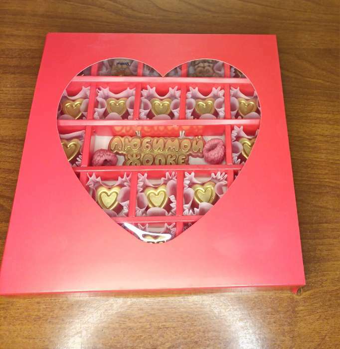 Фотография покупателя товара Кондитерская коробка для конфет 25 шт. «Сердце», мятная, 22×22×3.5 см - Фото 6