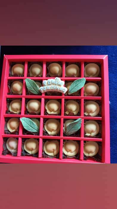 Фотография покупателя товара Кондитерская коробка для конфет 25 шт. «Сердце», мятная, 22×22×3.5 см - Фото 5