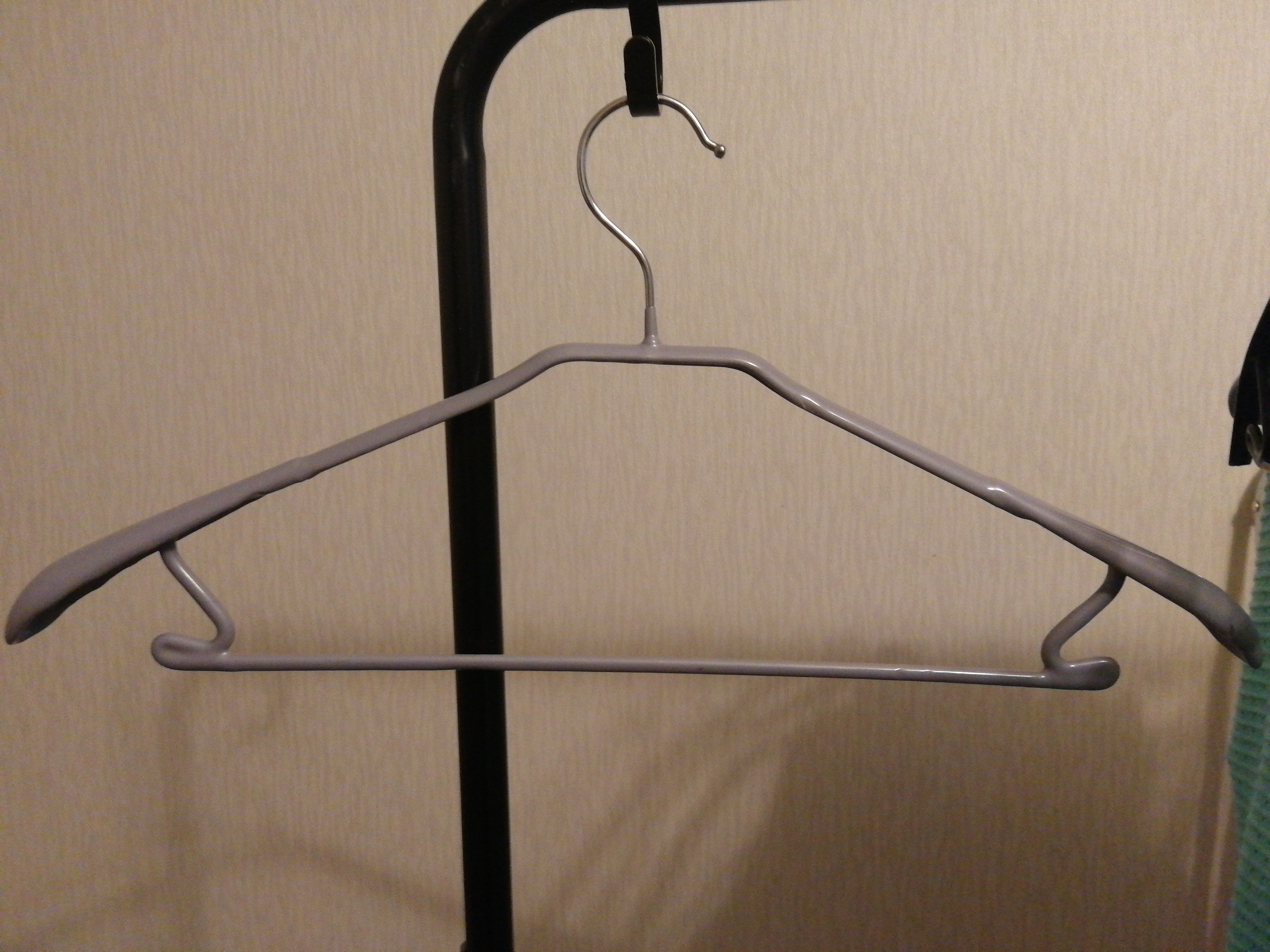 Фотография покупателя товара Плечики - вешалка для одежды Доляна, размер 46-48, антискользящее покрытие, широкие плечики, цвет серый - Фото 2