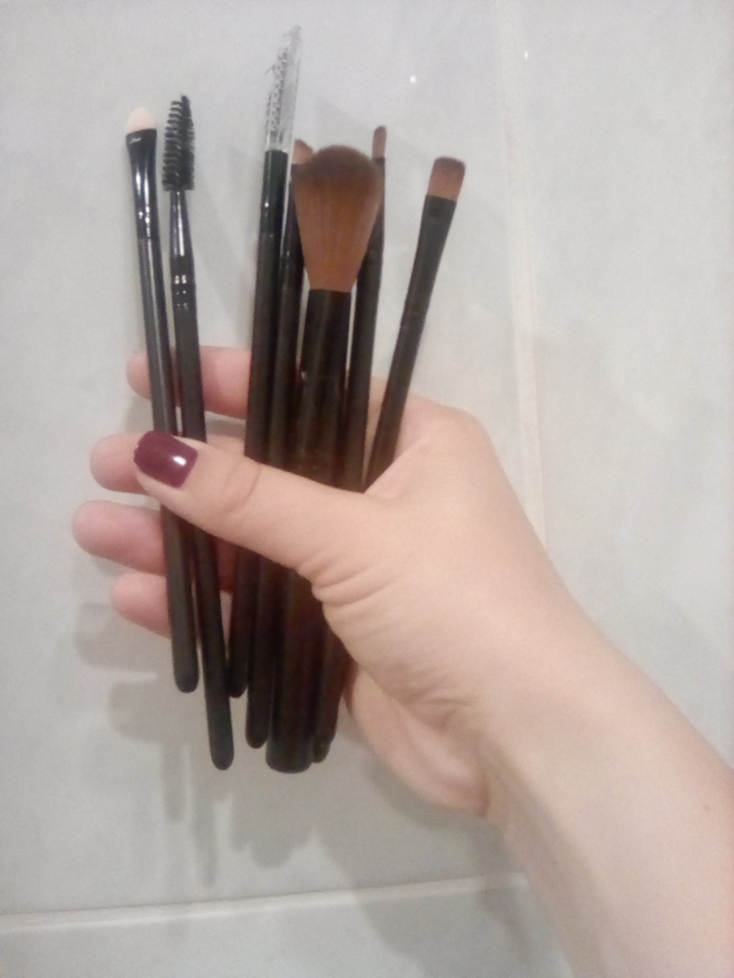 Фотография покупателя товара Набор кистей для макияжа, 7 предметов, цвет чёрный - Фото 1