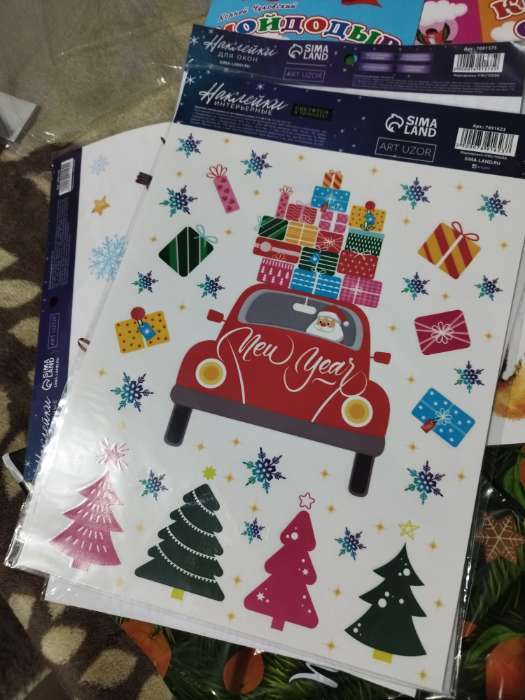 Фотография покупателя товара Наклейки новогодние, интерьерные со светящимся слоем «Новогодний венок», 21×29.5 см - Фото 6