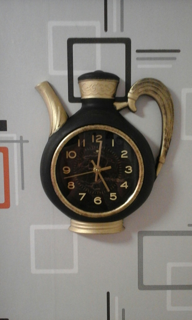 Фотография покупателя товара Часы настенные интерьерные для кухни "Чайник", бесшумные, 26.5 х 24 см, черный с золотом, АА - Фото 4