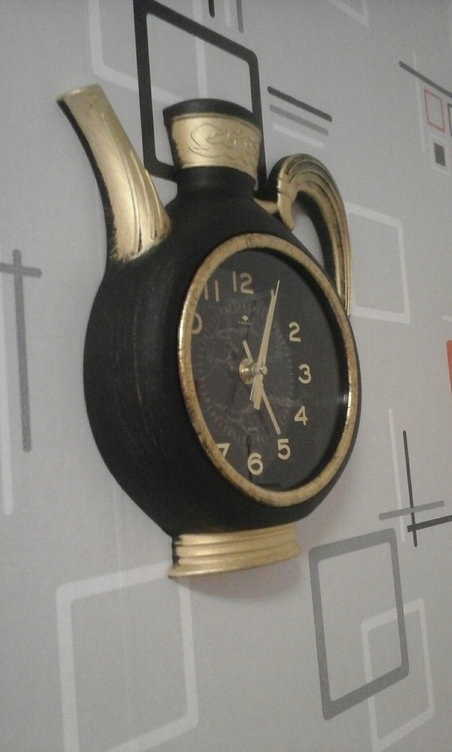 Фотография покупателя товара Часы настенные интерьерные для кухни "Чайник", бесшумные, 26.5 х 24 см, черный с золотом, АА - Фото 5