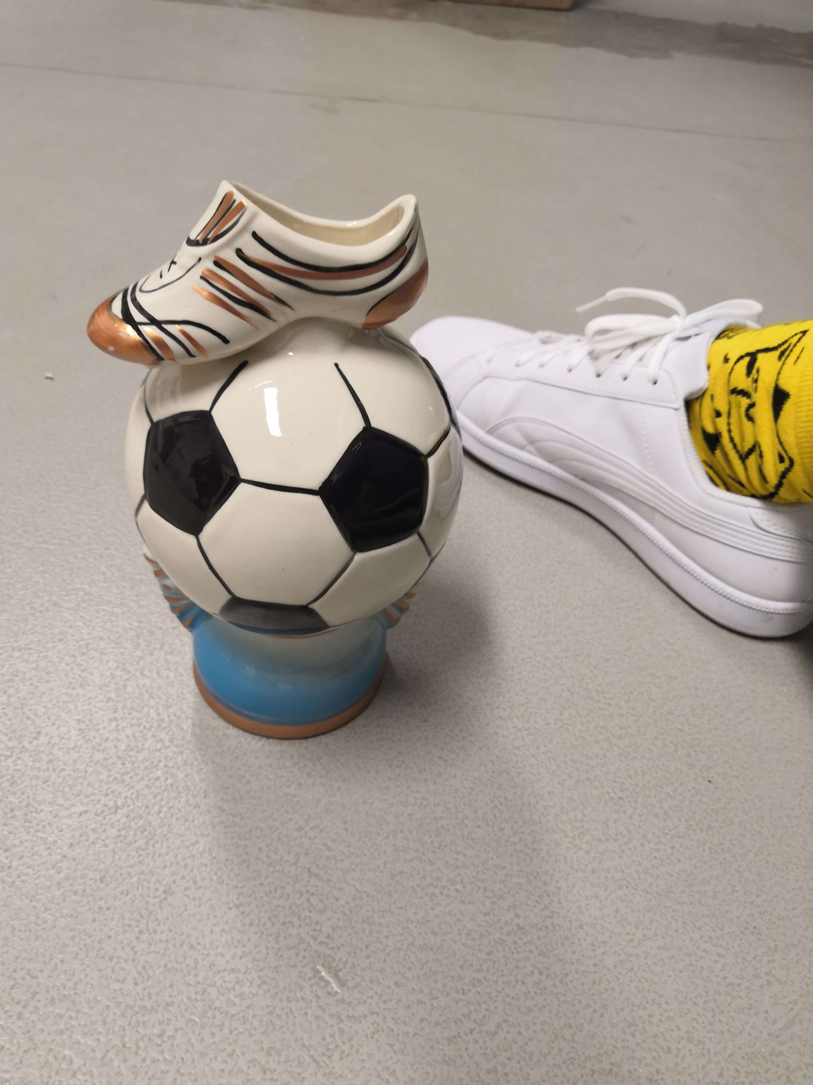 Фотография покупателя товара Копилка "Футбольный мяч", глянец, керамика, 22 см, микс - Фото 5