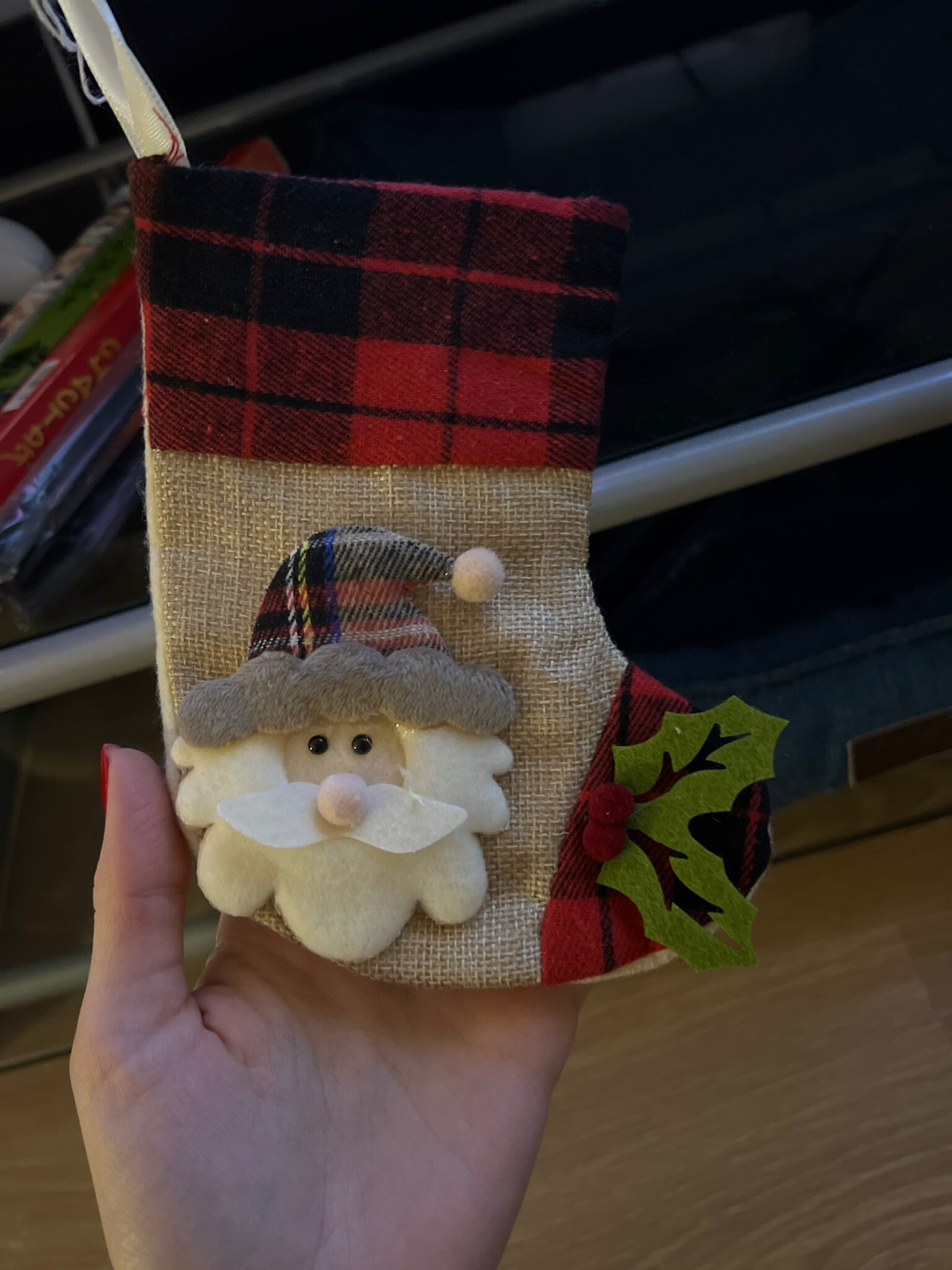 Фотография покупателя товара Носок для подарков "Дед Мороз, остролист" 12х15,5 см, красно-коричневый - Фото 1