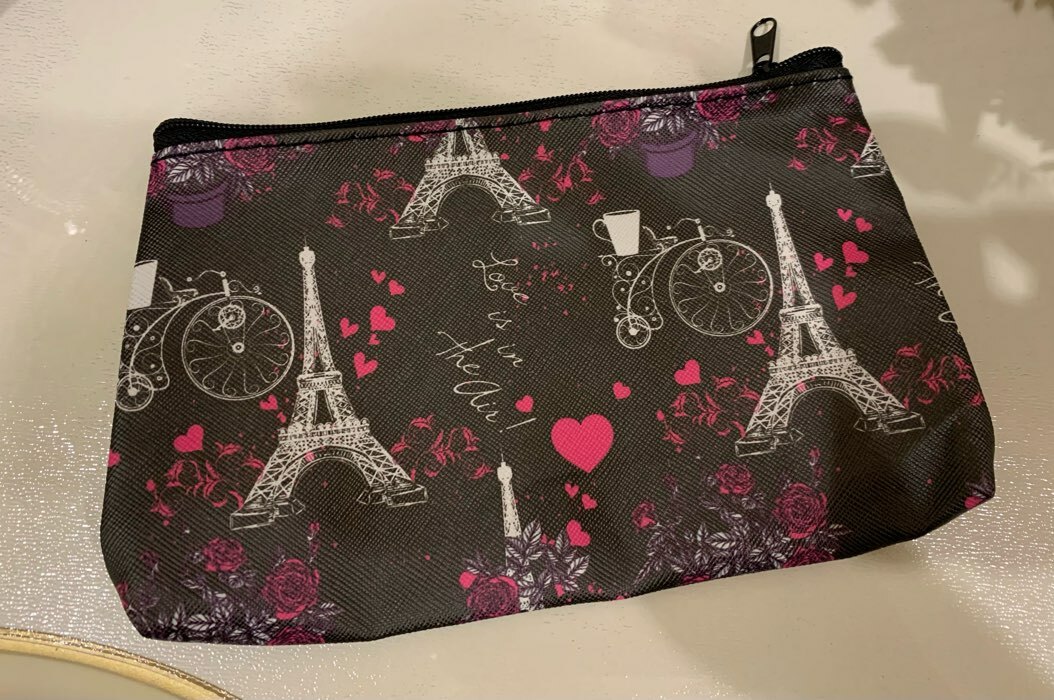 Фотография покупателя товара Косметичка-пенал на молнии, плоская, маленькая, с рисунком «Романтика в Париже», белая/розовая - Фото 1