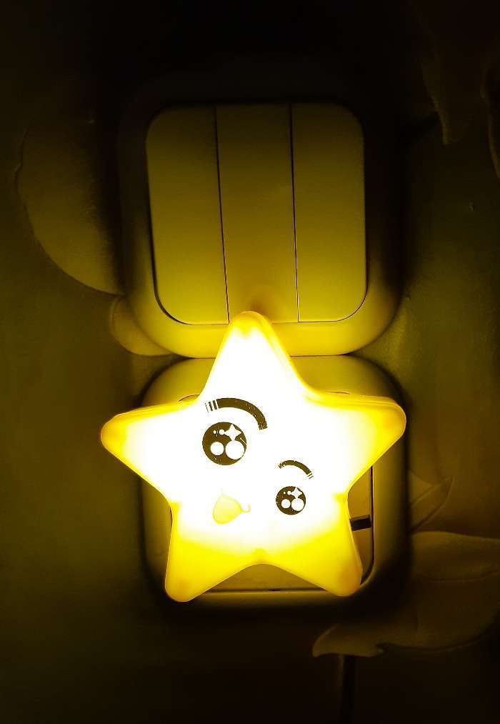 Фотография покупателя товара Ночник "Звездочка" 1Вт МИКС 7,5х4х7,5 см RISALUX - Фото 2