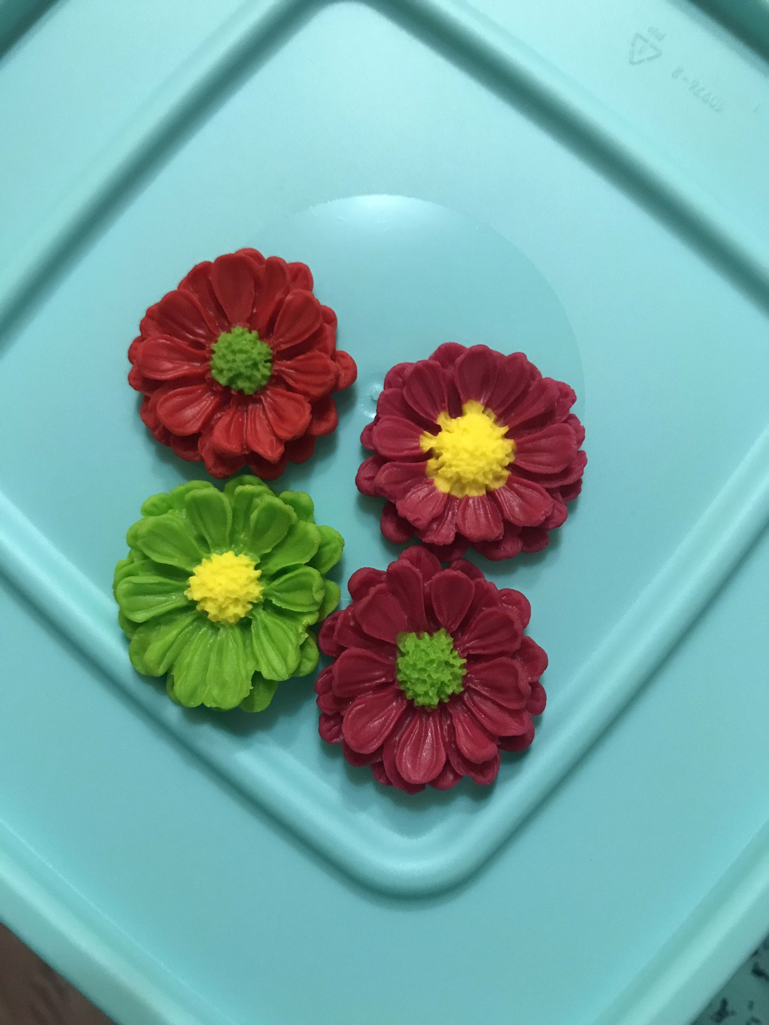 Фотография покупателя товара Молд Доляна «Цветок», силикон, 4,5×4,5×1,4 см, цвет МИКС