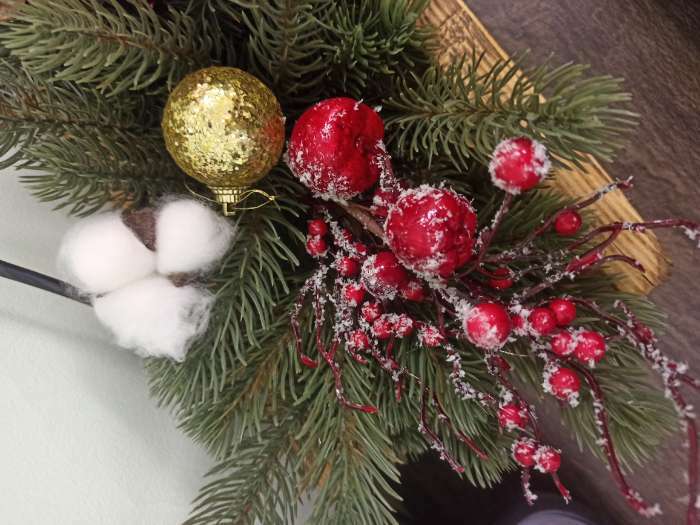 Фотография покупателя товара Еловая ветка декоративная «Зимнее волшебство. Очарование», 25 см - Фото 3