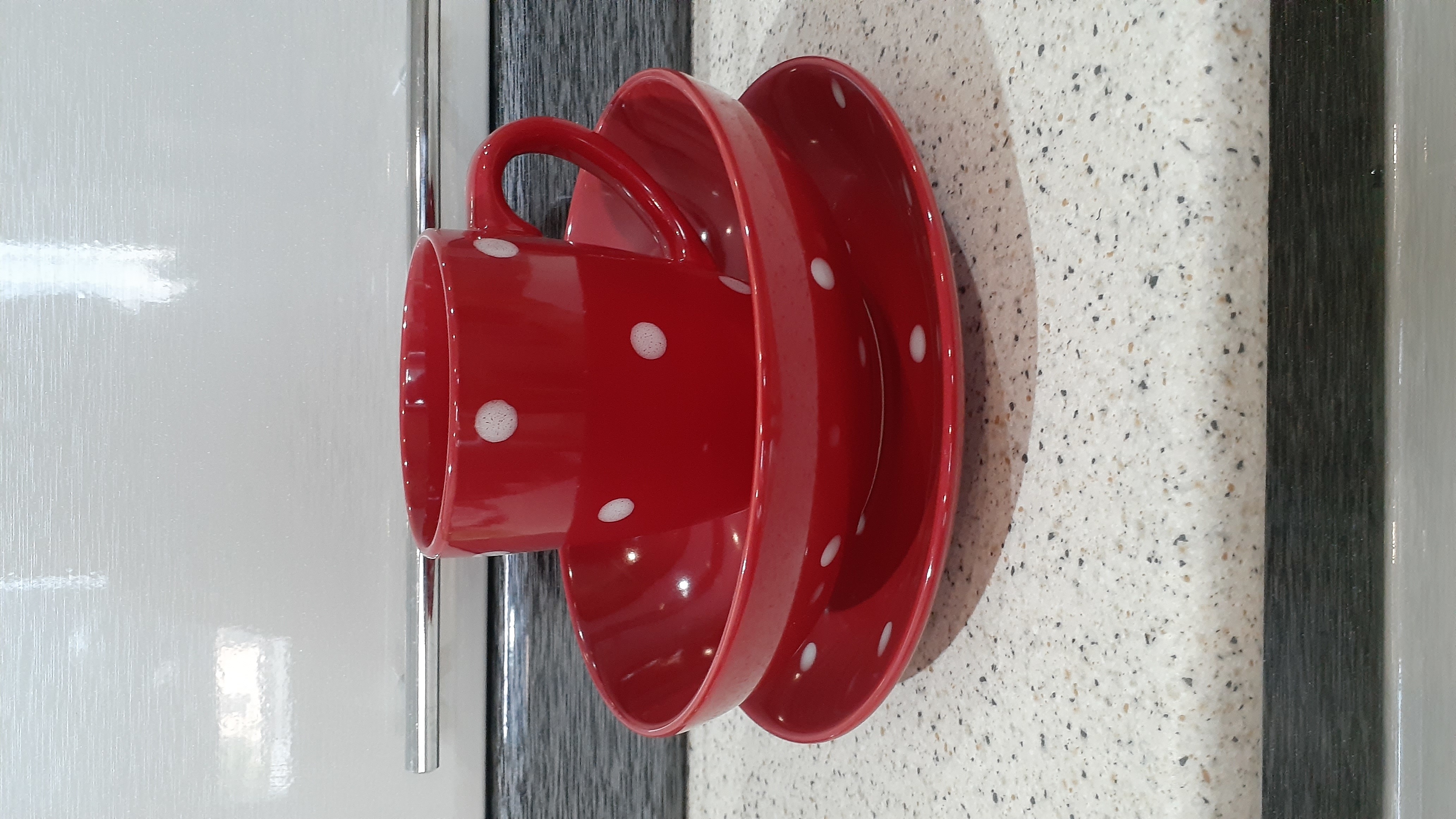 Фотография покупателя товара Кружка керамическая Доляна «Красный Горох», 360 мл, цвет красный - Фото 4