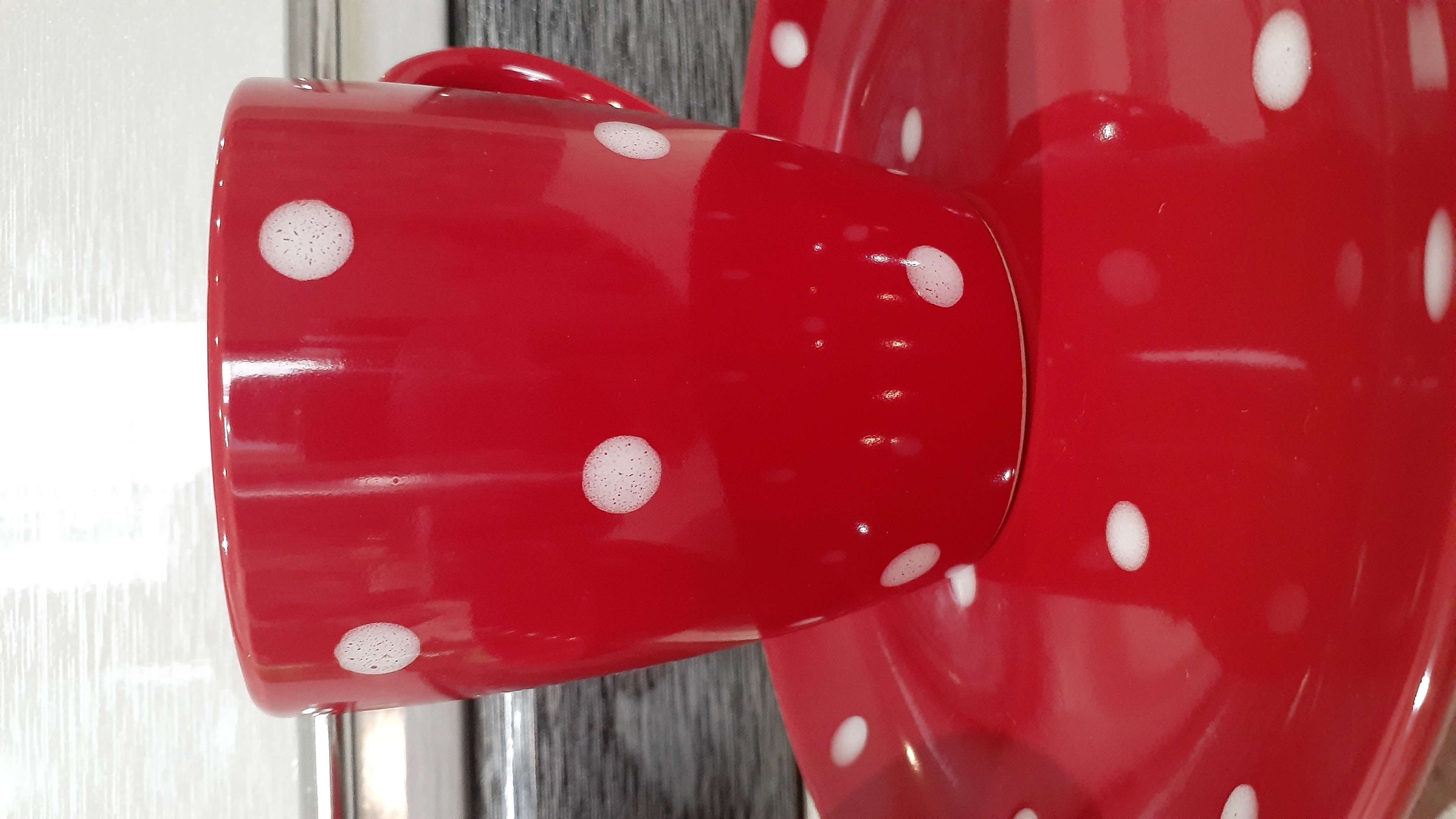 Фотография покупателя товара Кружка керамическая Доляна «Красный Горох», 360 мл, цвет красный