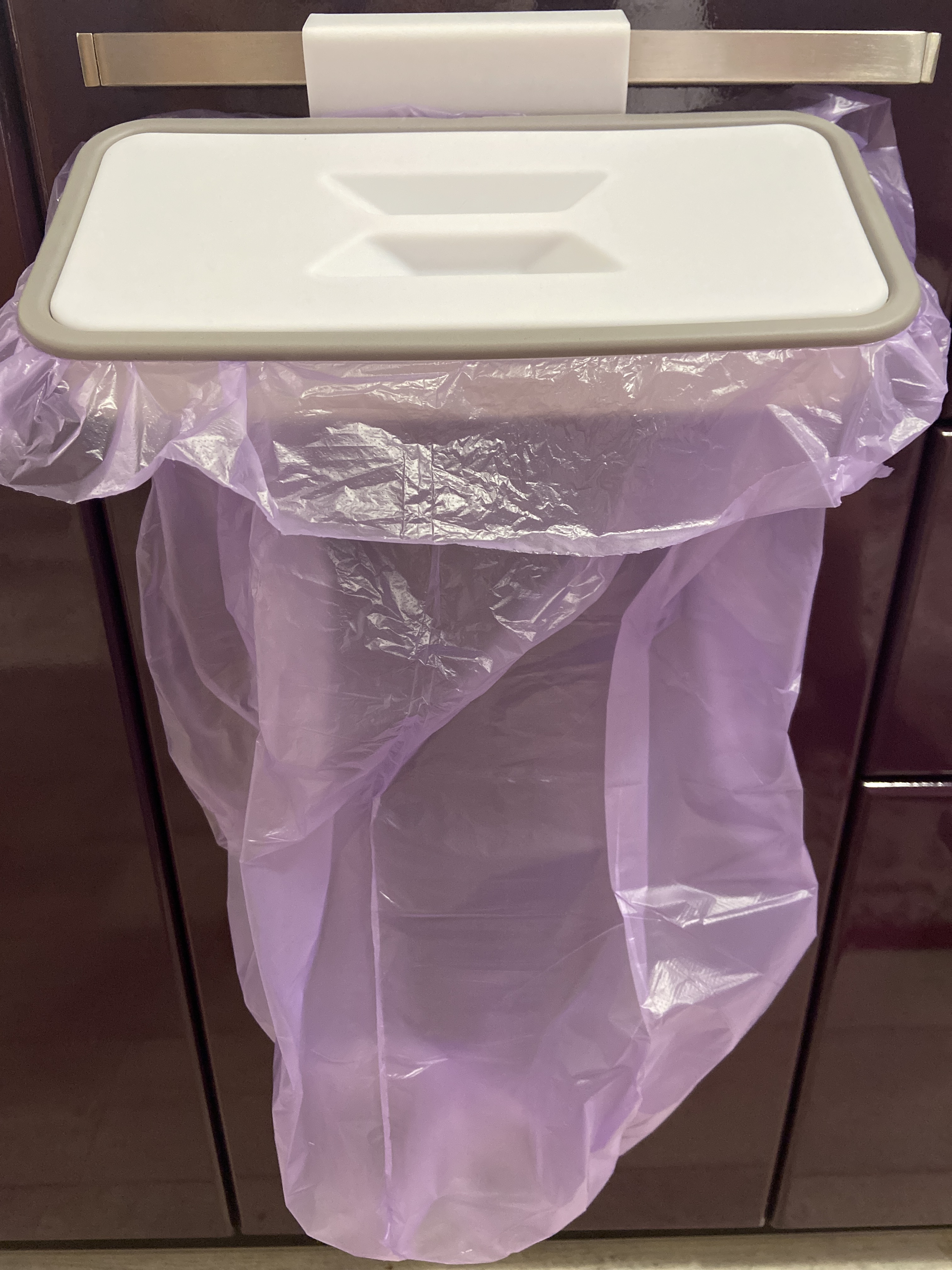 Фотография покупателя товара Держатель для мусорного пакета подвесной на дверцу 1,7 см, цвет белый - Фото 1