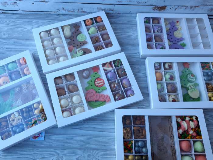 Фотография покупателя товара Коробка по 8 + 8 конфет + шоколад, с окном, белая 30 х 19,5 х 3 см - Фото 7