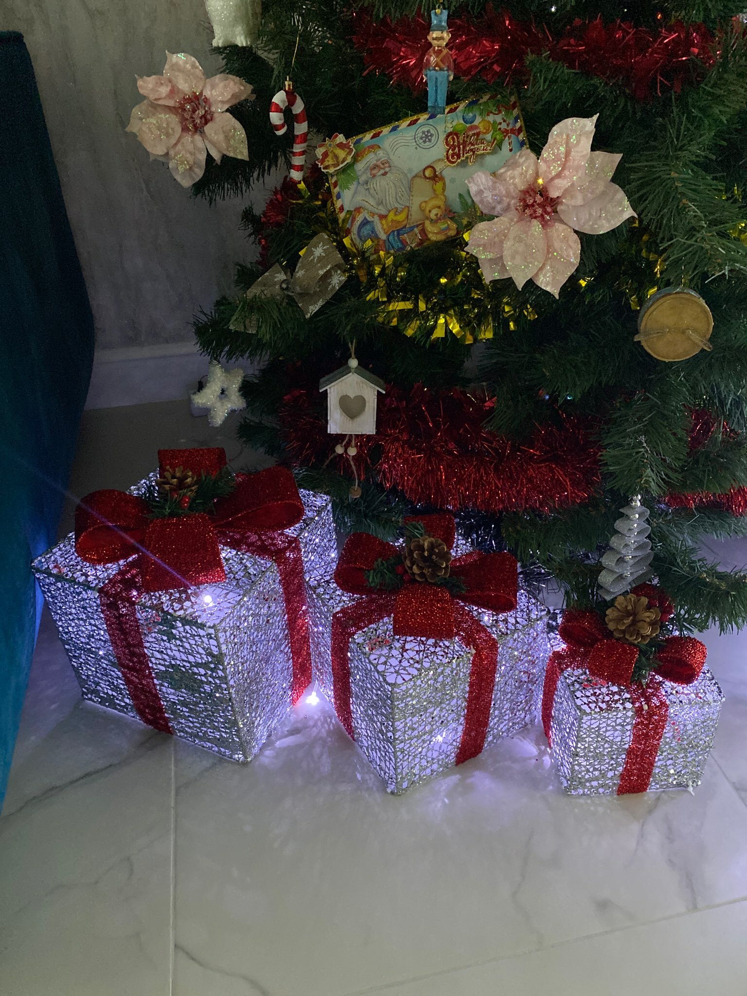 Фотография покупателя товара Светодиодная фигура «Подарки с красной лентой» 15, 20, 25 см, текстиль, металл, 220 В, свечение белое - Фото 2