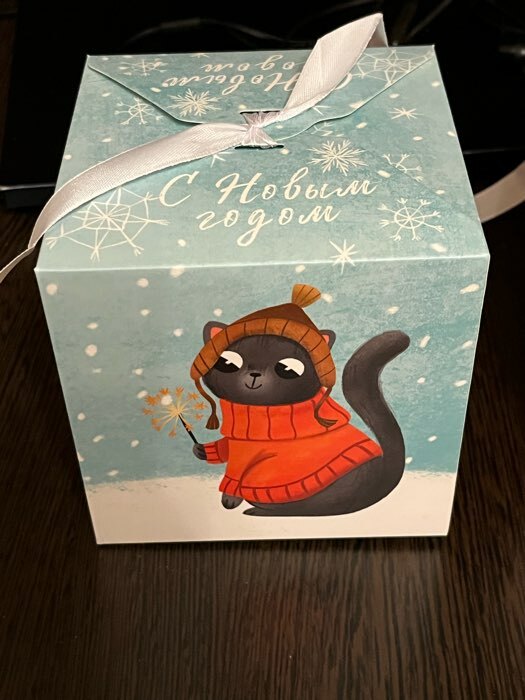 Фотография покупателя товара Коробка складная «Новогодние коты», 12 × 12 × 12 см - Фото 4