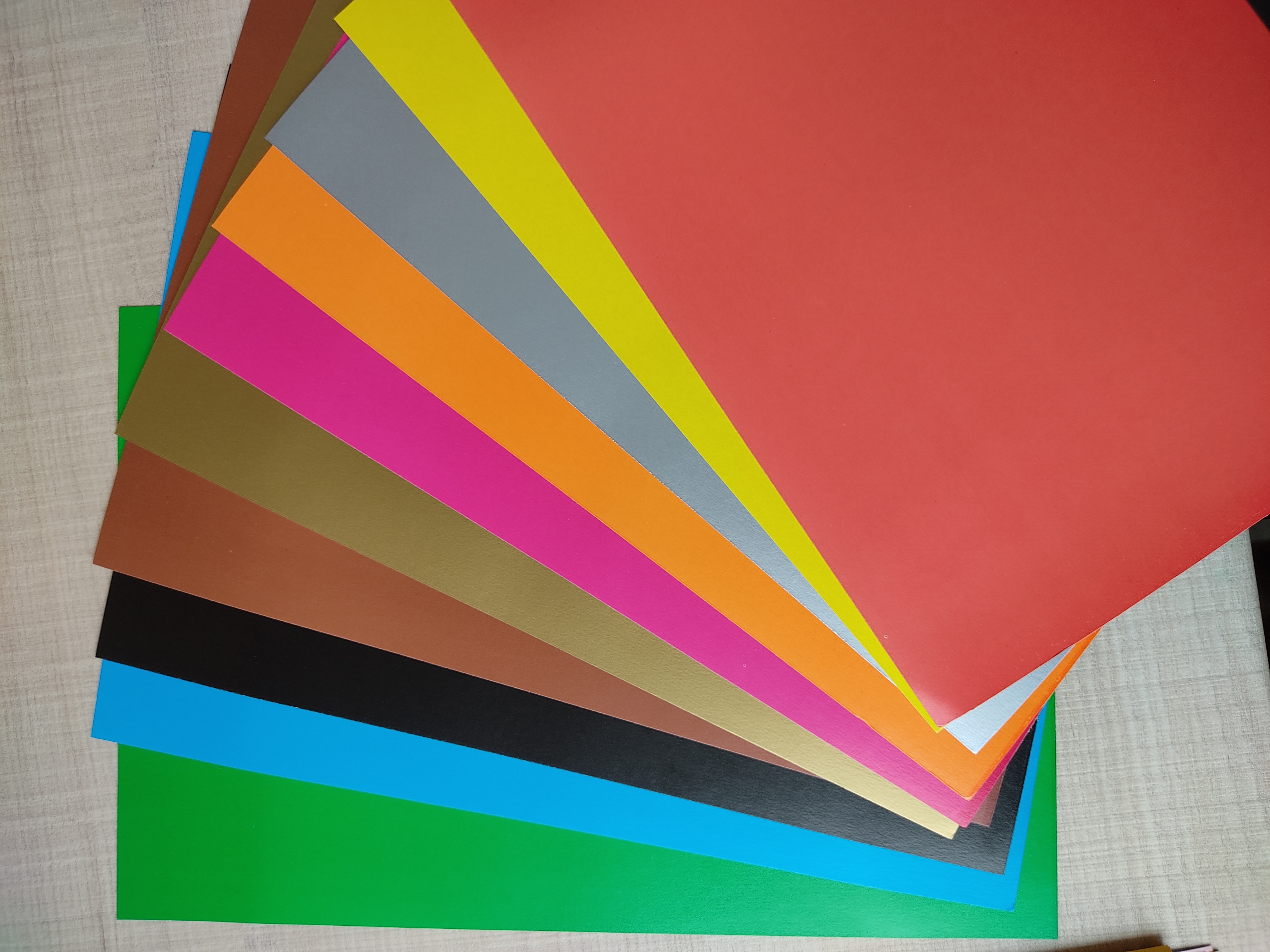 Фотография покупателя товара Набор "Смешарики" А4: 10л цветного одностороннего картона + 16л цветной двусторонней бумаги - Фото 12