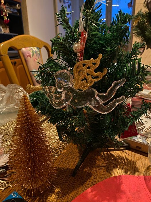 Фотография покупателя товара Новогодний декор «Ёлка в золотом цвете с блёстками» 8 × 8 × 15 см - Фото 5