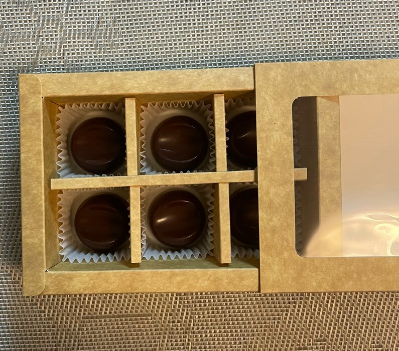 Фотография покупателя товара Коробка для 6 конфет с окном, белая, 13.7×9.85×3.85 см - Фото 17