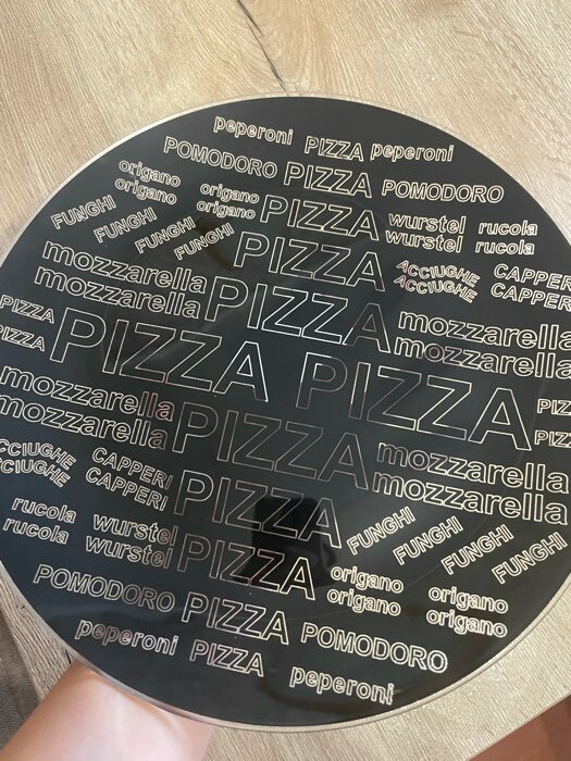 Фотография покупателя товара Тарелка обеденная «Пицца», d=30 см, цвет чёрный - Фото 1