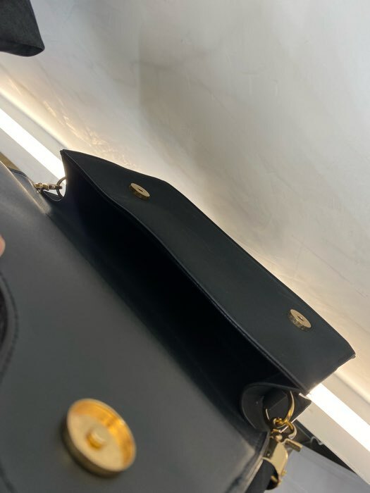 Фотография покупателя товара Сумка женская на одно плечо, на молнии, чёрная - Фото 4