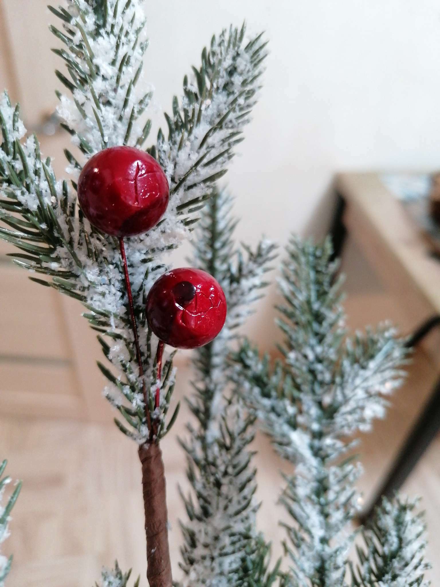 Фотография покупателя товара Декор "Зимние мечты" ягоды на снежной ели, 50 см - Фото 30