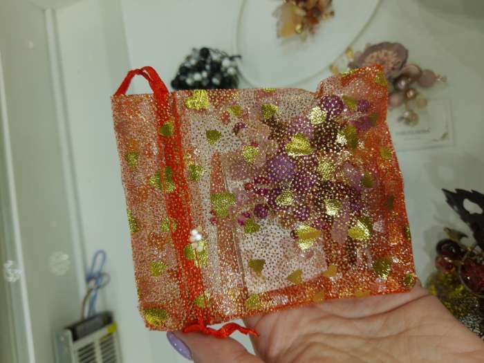 Фотография покупателя товара Мешочек подарочный «Сердечки» малые, 7×9, цвет красный с золотом - Фото 3