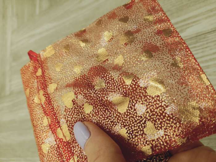 Фотография покупателя товара Мешочек подарочный «Сердечки» малые, 7×9, цвет красный с золотом - Фото 1